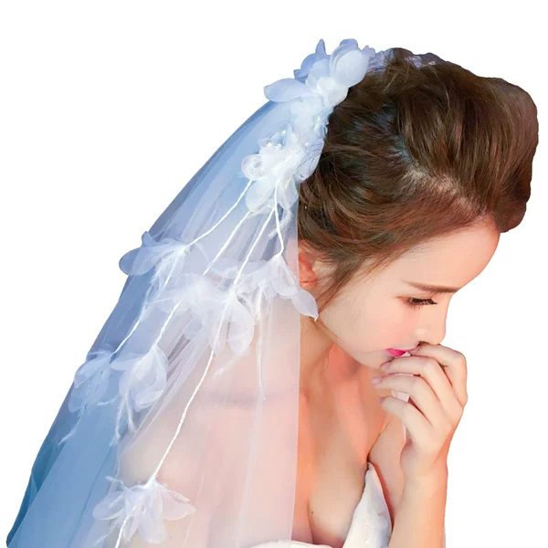 Elegant Korean Short Bridal Veil - Image 3