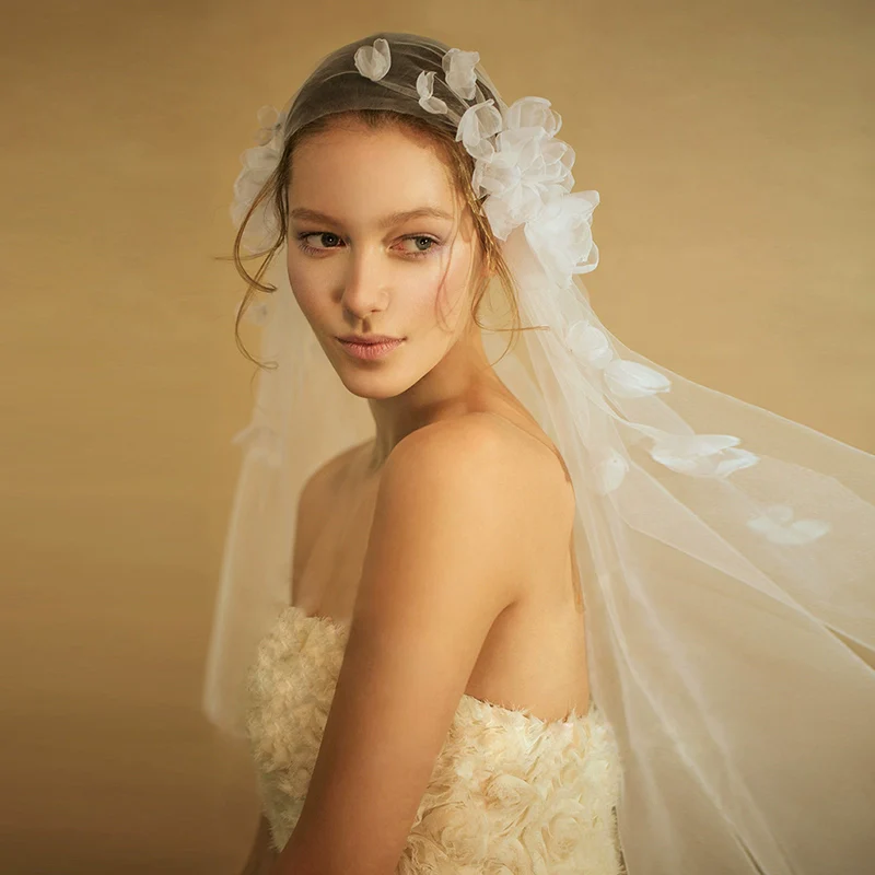 Elegant Korean Short Bridal Veil - Image 4